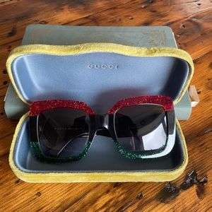 Gucci oversized multi-colored red, black, green sunglasses original vase